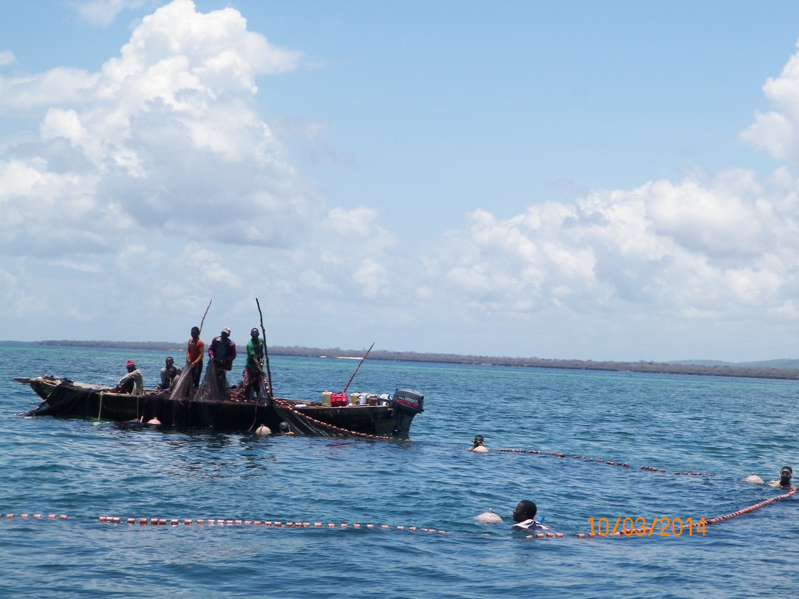 Fishers hauling a ring net at Vanga on the Kenyan coast